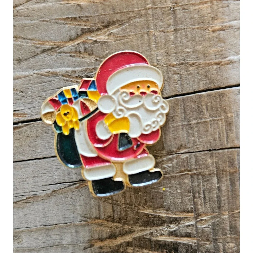 Vintage‎ Christmas Santa Gold Tone Red White Enamel Brooch Pin Super Cute!